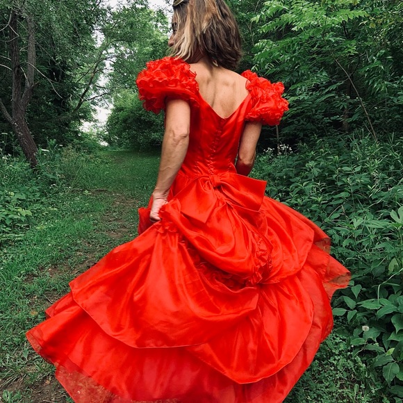 Vintage Red Gown with Puff Sleeves - Picture 3 of 12